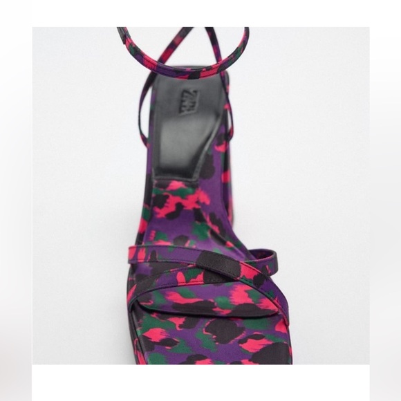 Printed platform sandals - Picture 3 of 5